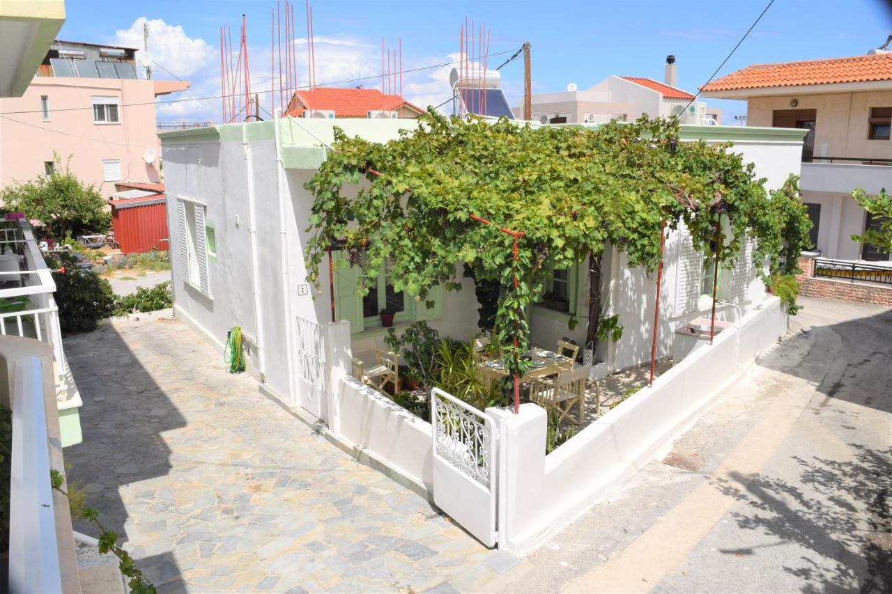 Village Home In Paradisi  Bagian luar foto