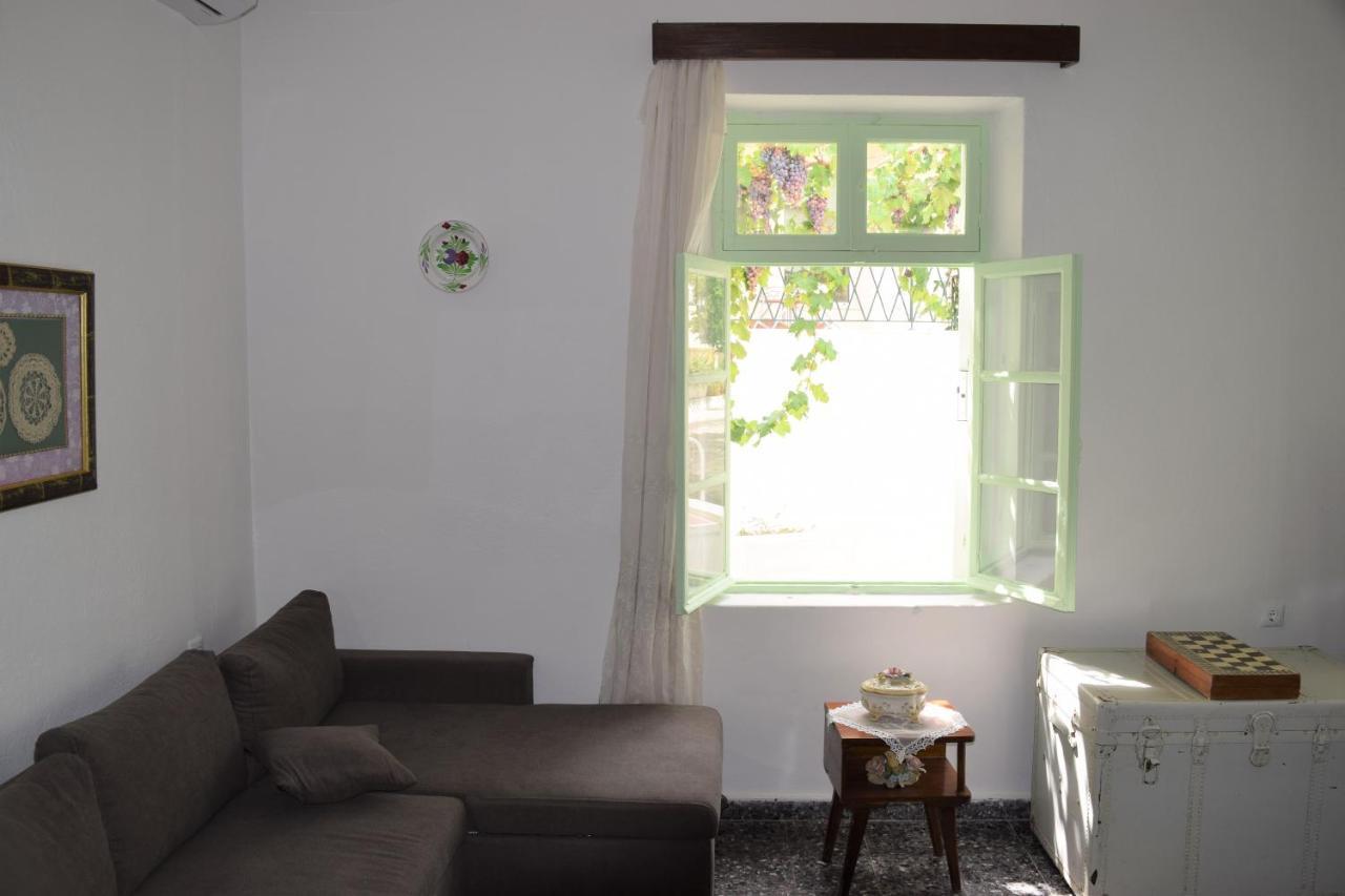 Village Home In Paradisi  Bagian luar foto