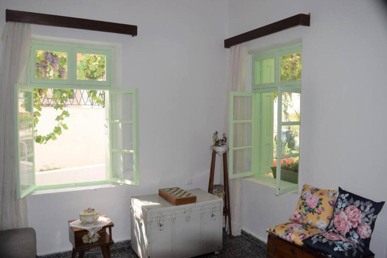 Village Home In Paradisi  Bagian luar foto